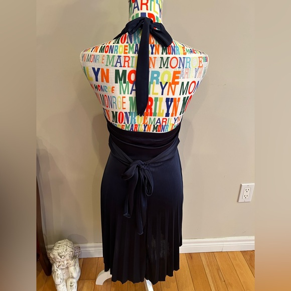 Gorgeous blue halter dress. Size XS. Pleated bottom and tie back by Speechless. - Picture 4 of 5